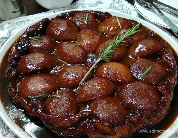 Тарт татен с персиками и карамелью Тарт татен с персиками и карамелью