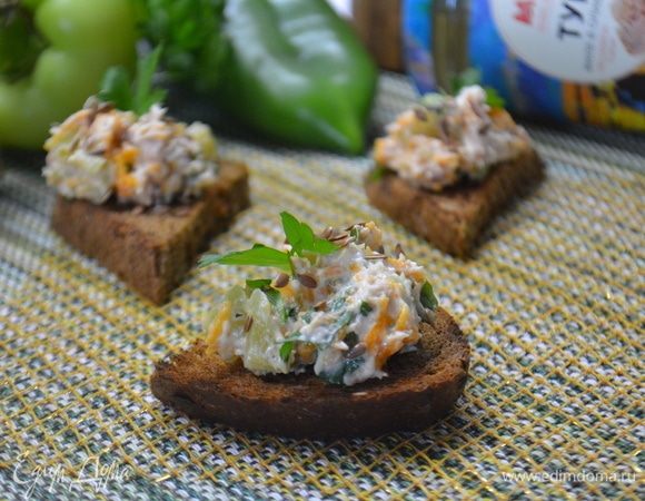 Кростини с тунцом и творожным сыром