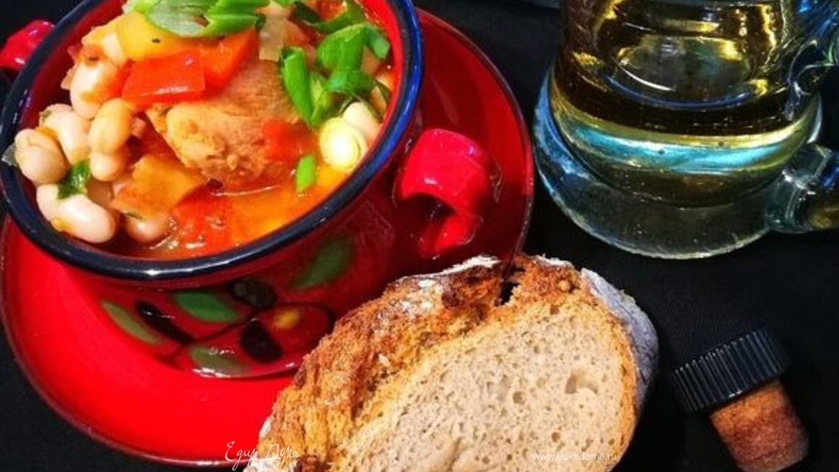 Куриное филе с фасолью, томленное в сидре