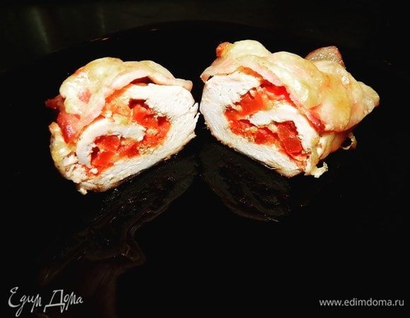 Куриные рулетики с помидорами в беконе