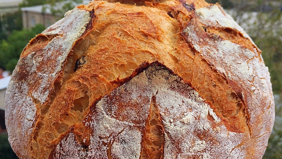 Хлеб с вялеными помидорами