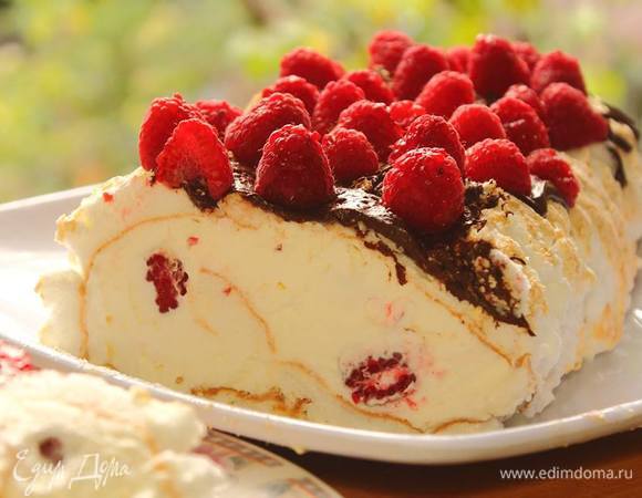 Меренговый рулет с кремом шантильи и малиной Меренговый рулет с кремом шантильи и малиной