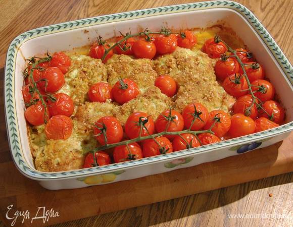 Курица, запеченная с песто, сыром и помидорами