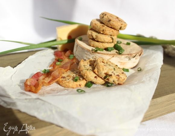 Сырное печенье с беконом и зеленым луком Сырное печенье с беконом и зеленым луком