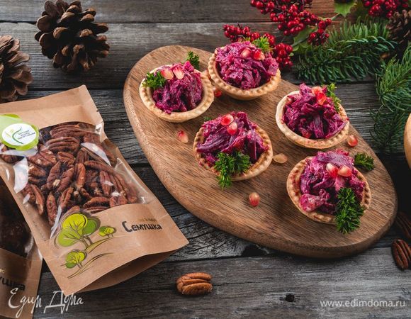 Салат из свеклы, пекана и красной сливы в тарталетках Салат из свеклы, пекана и красной сливы в тарталетках