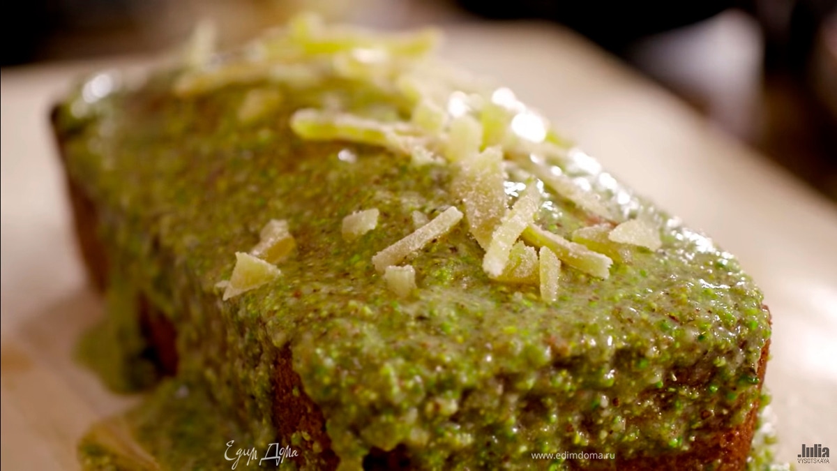 Кокосовый пирог с фисташковой глазурью