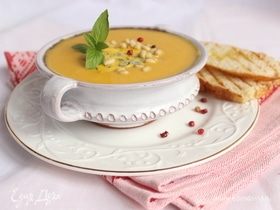 Тыквенный крем-суп с голубым сыром и кедровыми орешками