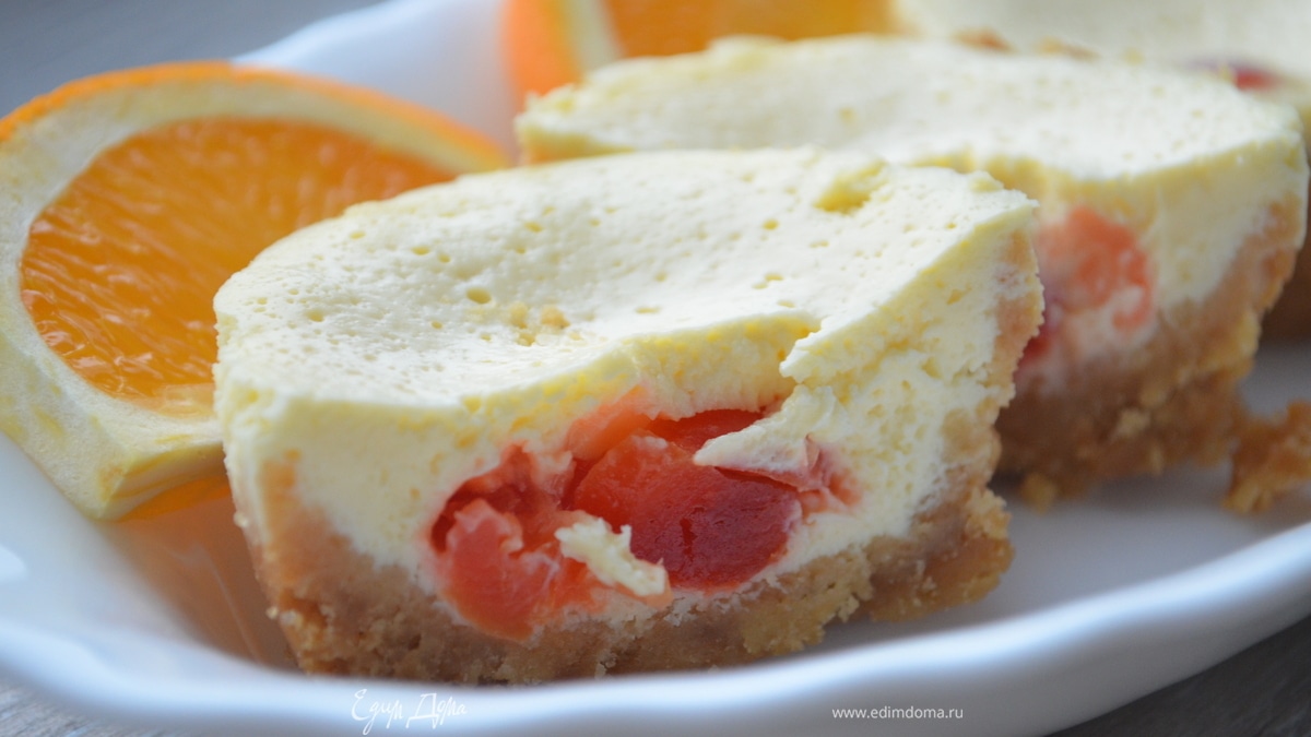 Мини-чизкейки с вяленой вишней