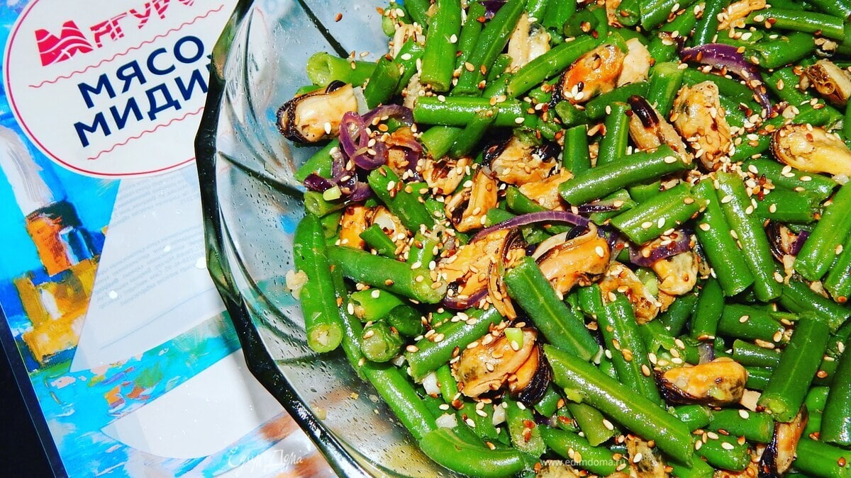 Салат с мидиями и стручковой фасолью