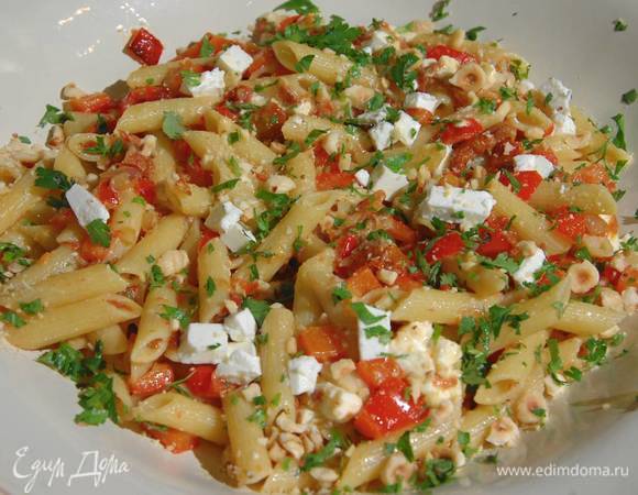 Паста с фундуком, фетой и сладким перцем