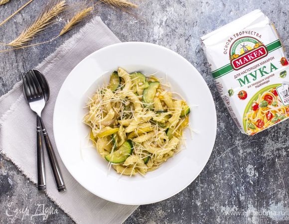 Паста с цукини, болгарским перцем и орехами Паста с цукини, болгарским перцем и орехами