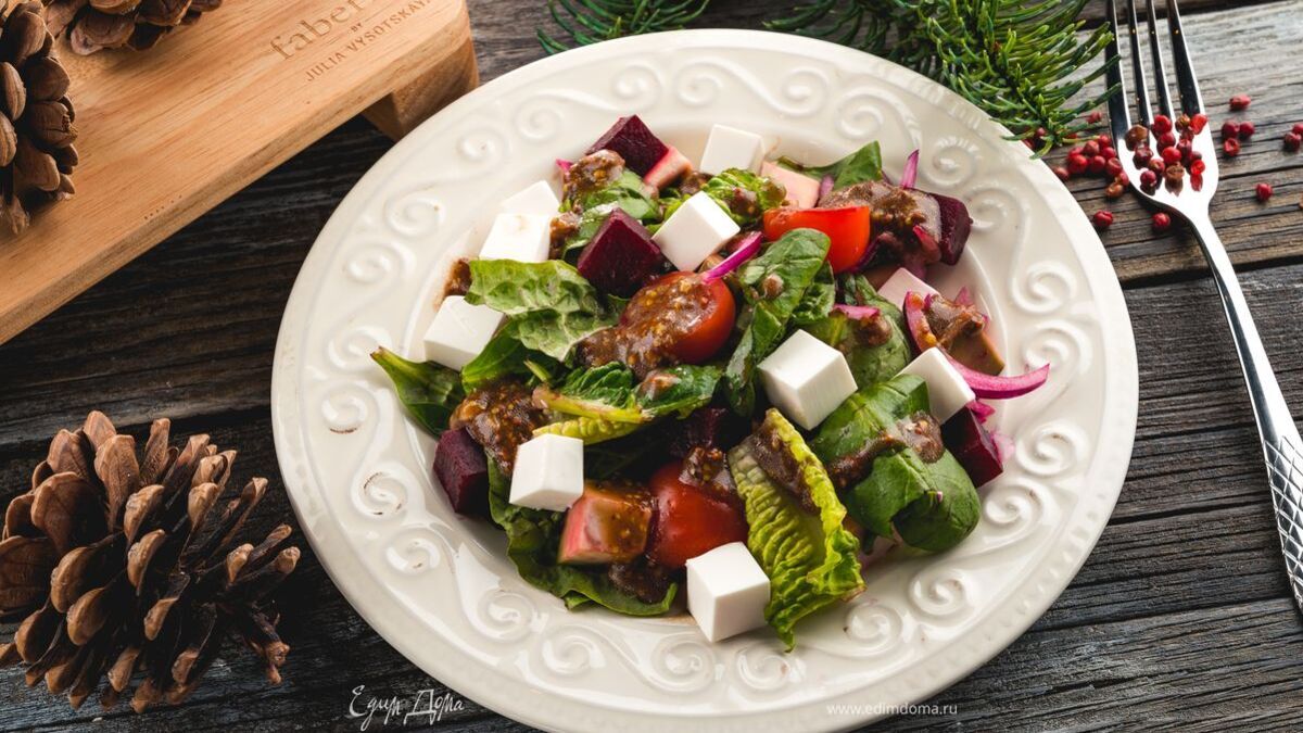 Салат из свеклы, авокадо и феты