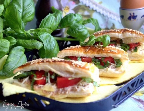 Слойки с тунцом «Дважды сырные»