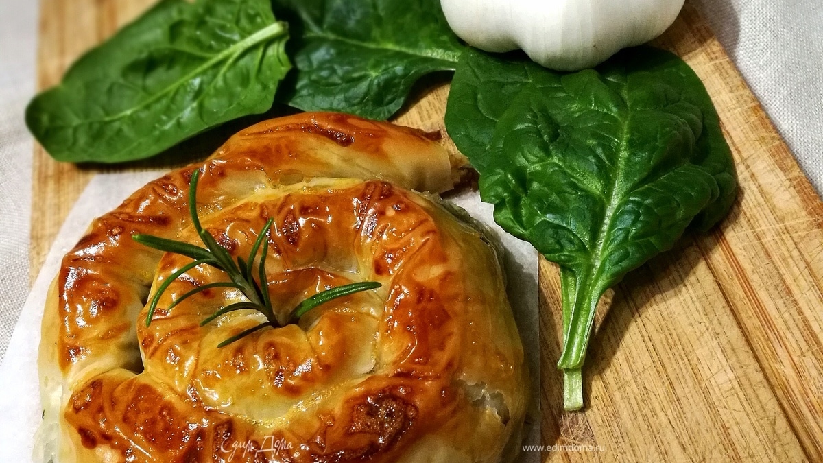 Улитки из теста фило со шпинатом и сыром фета