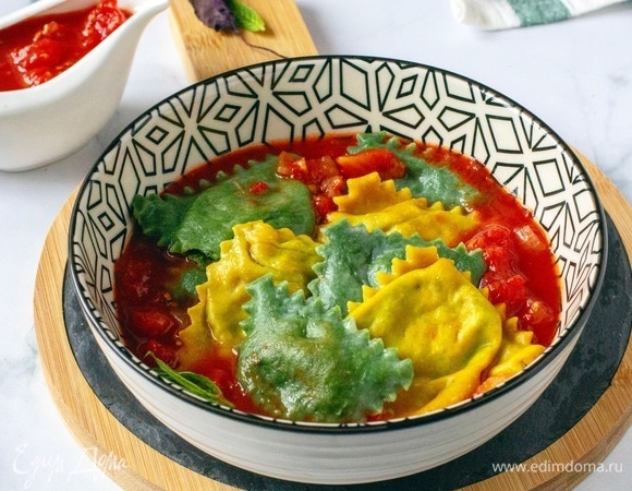 Равиоли с рикоттой и шпинатом в томатном соусе Равиоли с рикоттой и шпинатом в томатном соусе