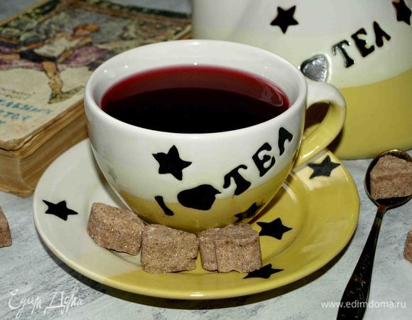 Согревающий напиток с черной смородиной и мятой Согревающий напиток с черной смородиной и мятой