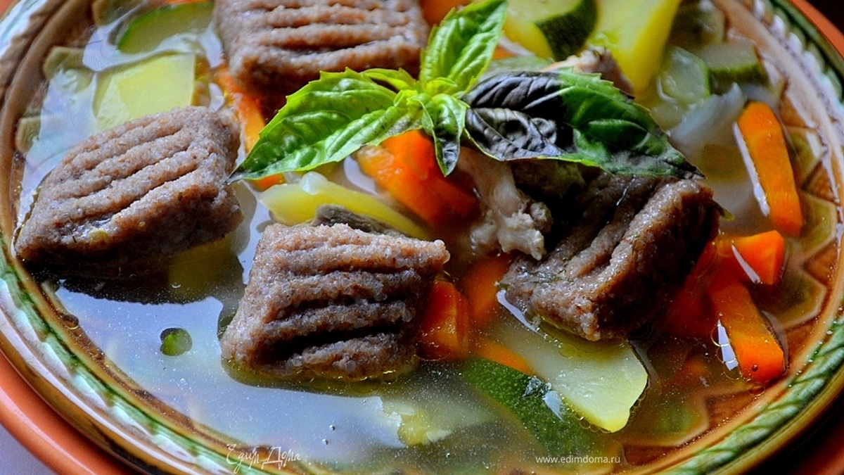 Куриный суп с гречневыми клецками