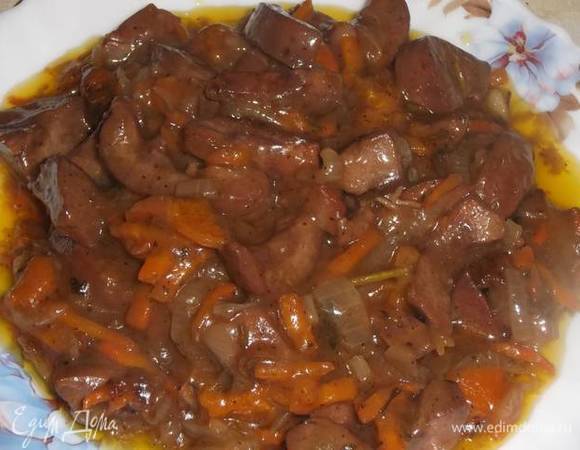 Свиные почки в соусе из вина с курагой