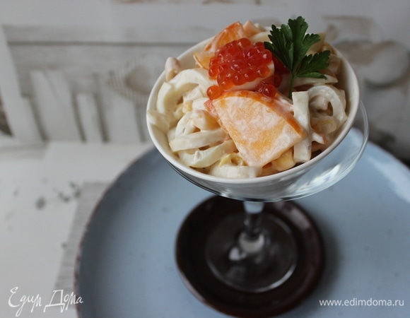 Салат с кальмарами и хурмой Салат с кальмарами и хурмой