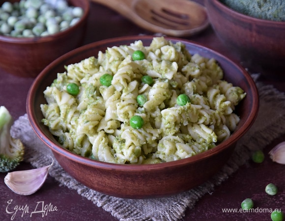 Фузилли с соусом из зеленых овощей