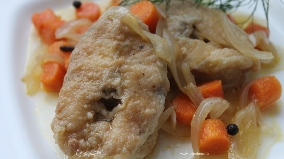 Судак с овощами под белым маринадом