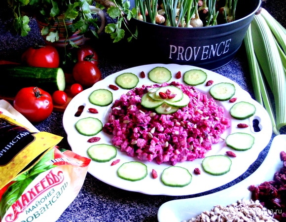 Свекольный салат с селедкой и творогом Свекольный салат с селедкой и творогом