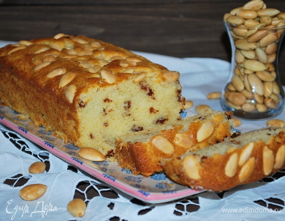 Миндальный кекс с клубникой Миндальный кекс с клубникой