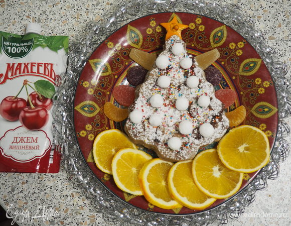 Кекс «Новогодний» с шоколадом и вишневым джемом