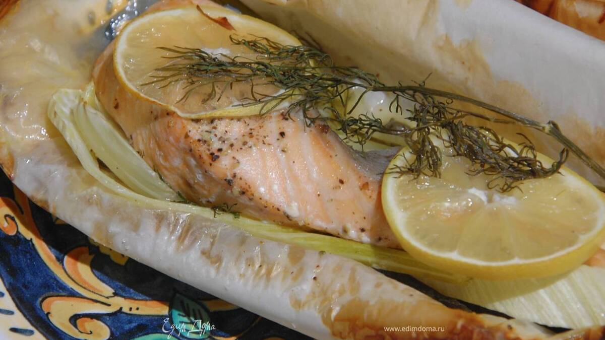 Семга с фенхелем и цукини, запеченная в конверте