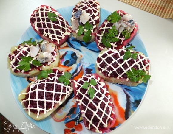 Картофельные лодочки с селедкой Картофельные лодочки с селедкой