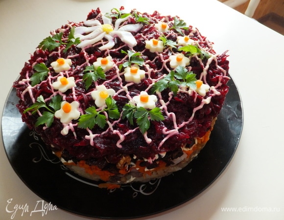 Праздничный салат «Ромашковая полянка»