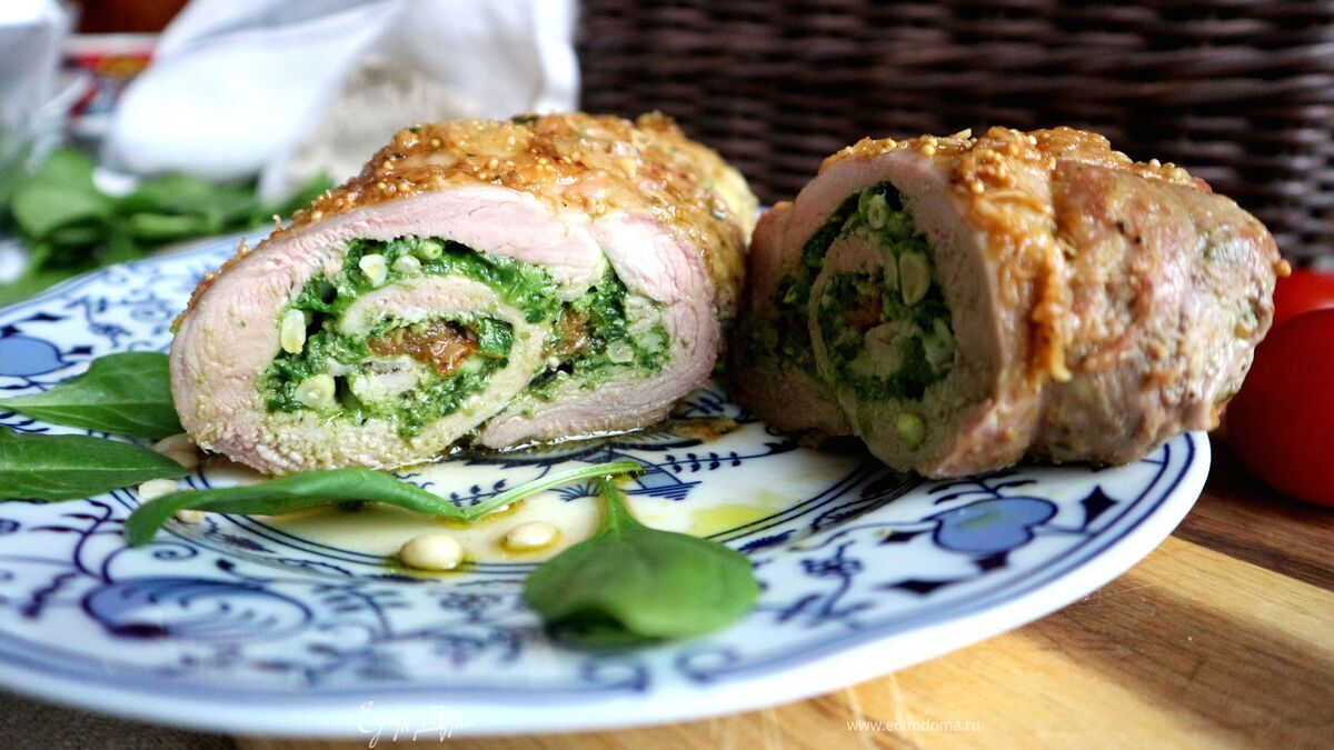 Свиная вырезка с песто из шпината