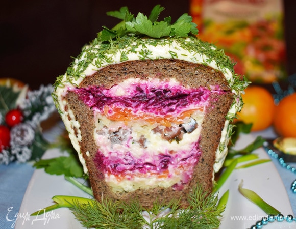 Селедка под шубой в бородинском хлебе