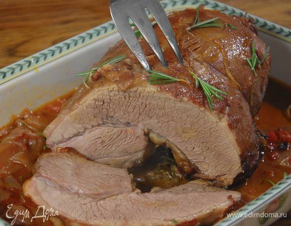 Говядина, томленная в красном вине с помидорами и хреном Говядина, томленная в красном вине с помидорами и хреном