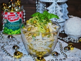 Салат из кальмара, зеленого горошка и пасты