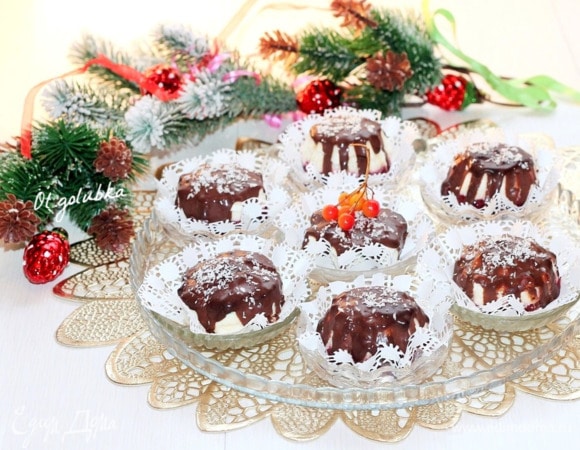 Пирожные с черничным и шоколадным муссом