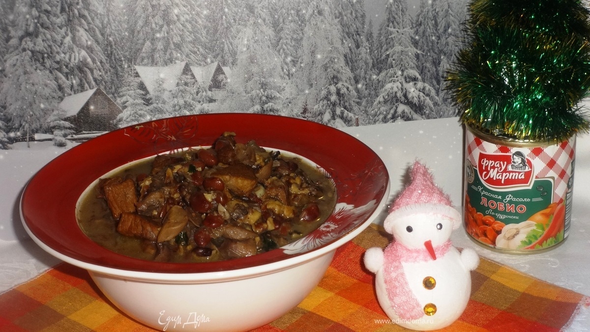 Свинина с фасолью и грибами