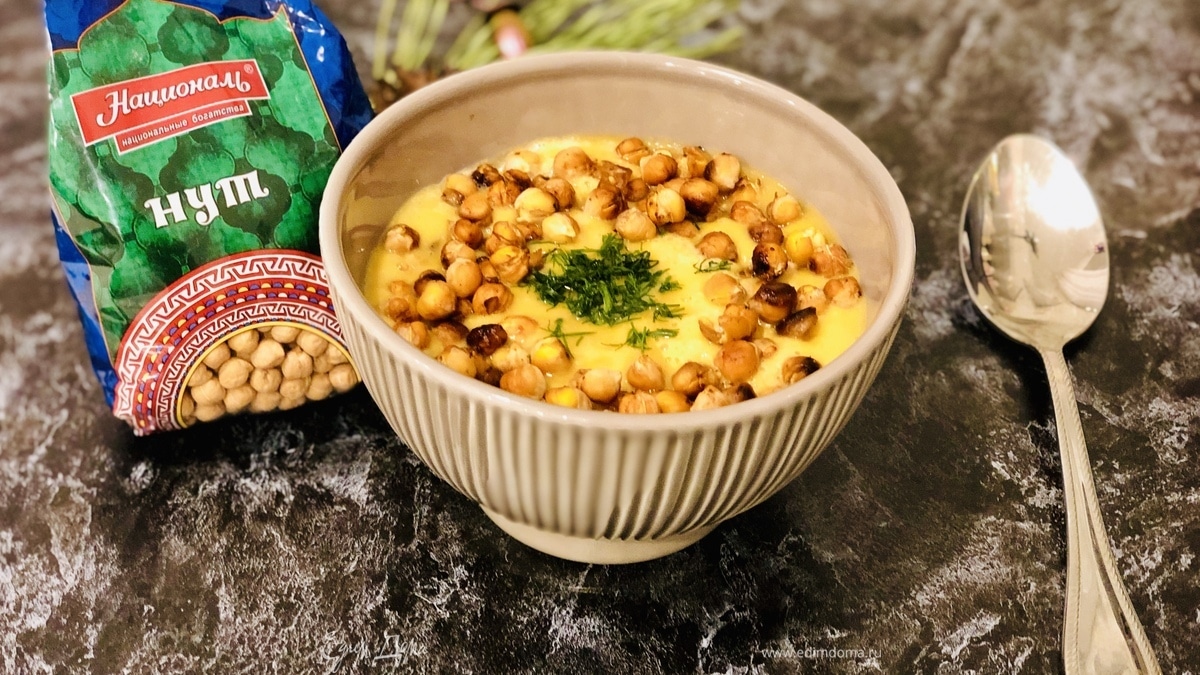 Суп из тыквы с имбирем, кокосом и нутом