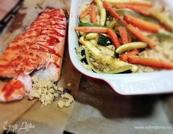    Лосось под соусом шрирача, кускус с овощами
