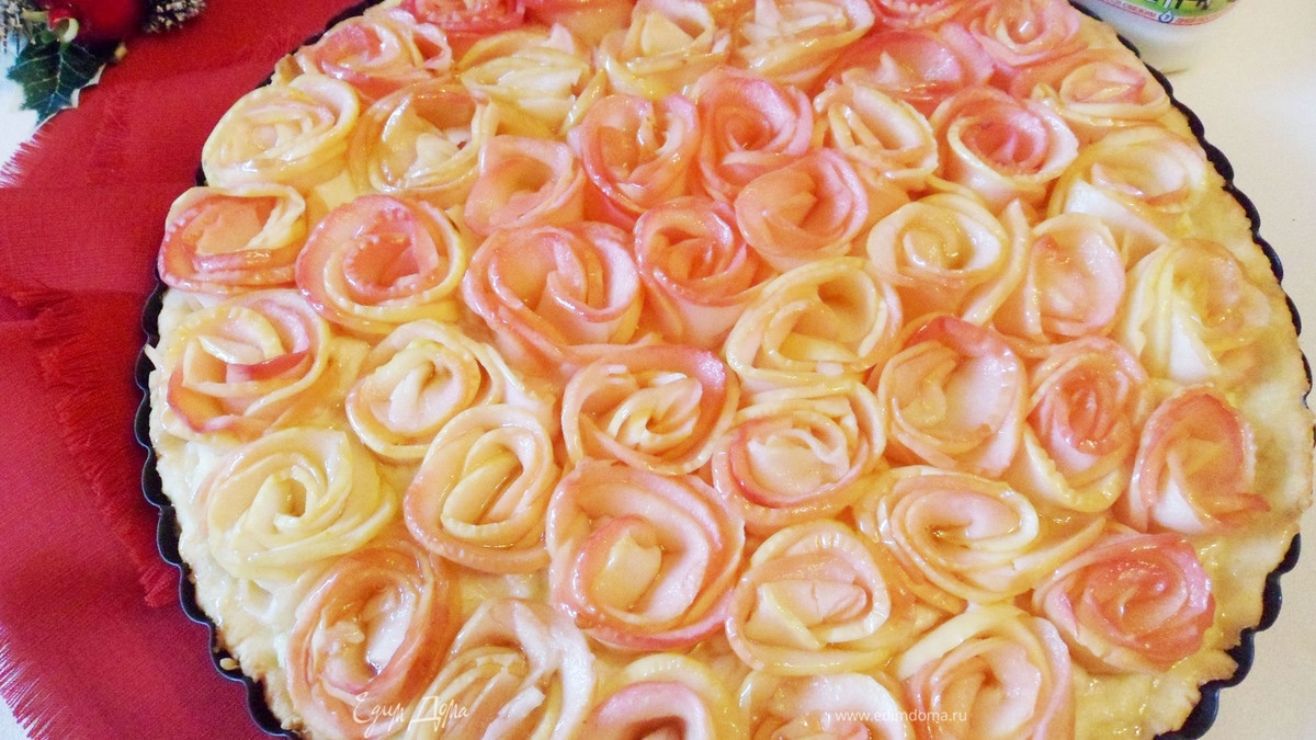 Яблочный пирог «Розовые розы»