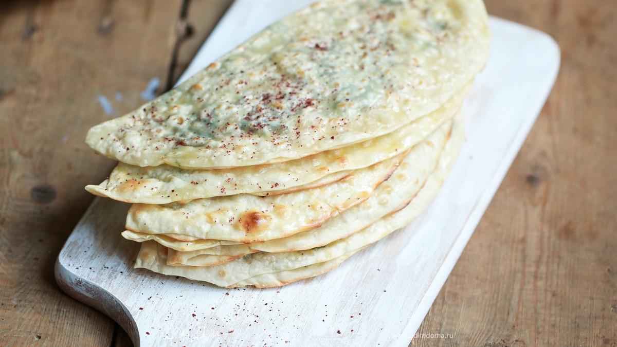 Кутабы с сыром и зеленью