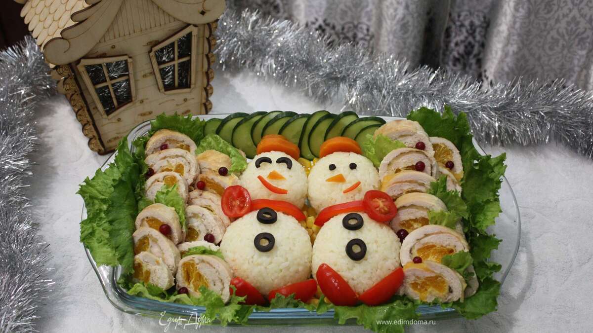 Рулет из куриного филе с гарниром