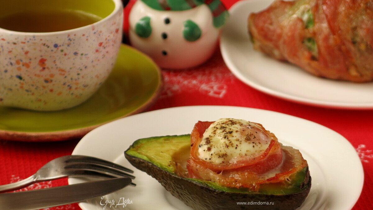 Авокадо в беконе и с беконом