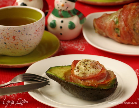Авокадо в беконе и с беконом