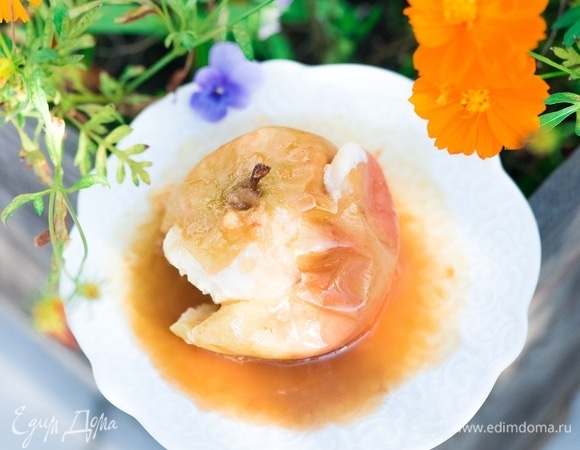 Запеченные яблоки с карамелью из пива