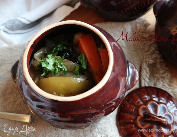 Томленая говядина в горшочках Томленая говядина в горшочках