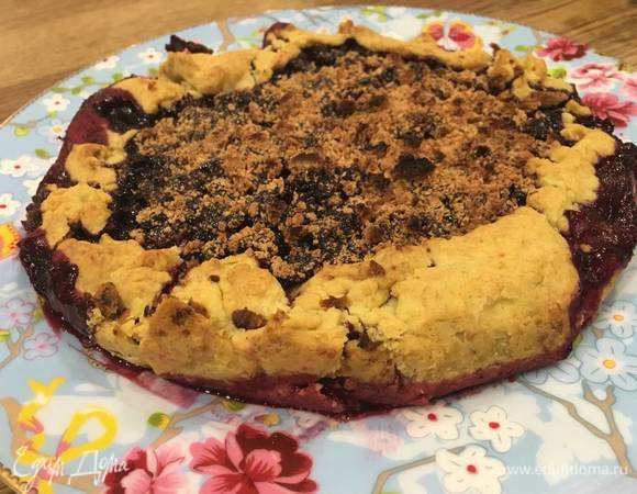 Быстрый пирог с черной смородиной Быстрый пирог с черной смородиной