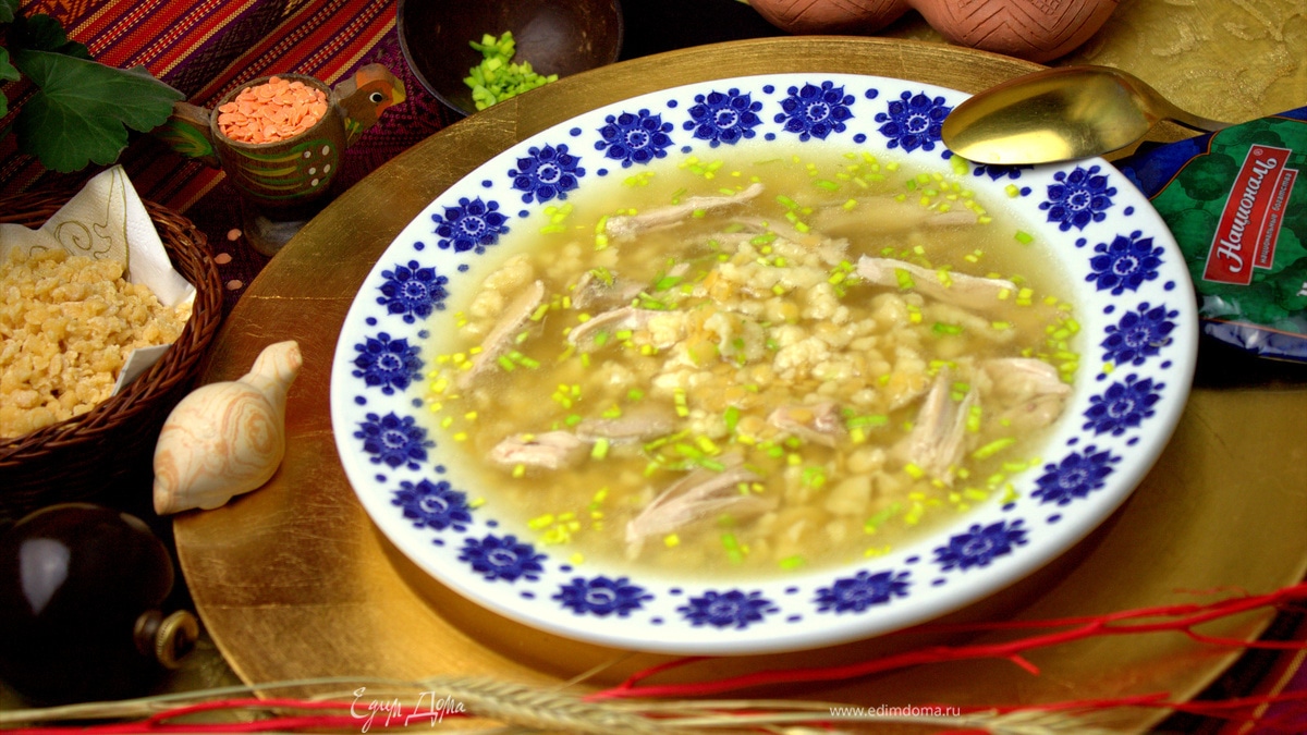 Cуп с тертой лапшой и чечевицей