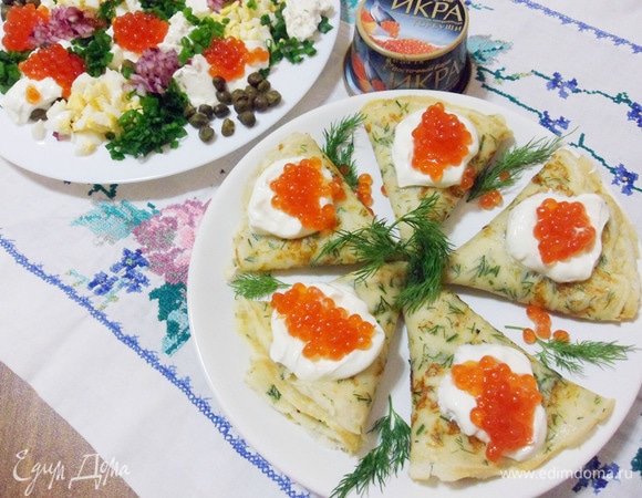 Сырные блинчики с зеленью и красной икрой Сырные блинчики с зеленью и красной икрой
