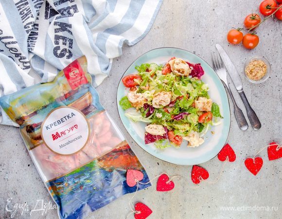 Овощной салат с креветочным омлетом